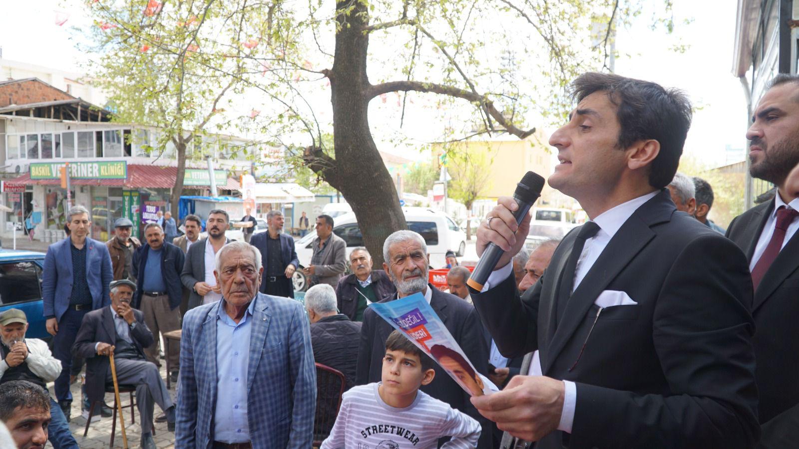 CHP Mv. Adayı Akın, Baskil’de Esnaf ve Vatandaşlarla Bir Araya Geldi