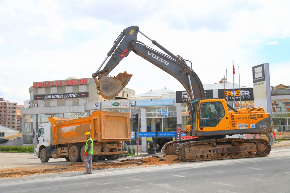 Elazığ Belediyesi Altyapı Yenileme Çalışmaları Devam Ediyor