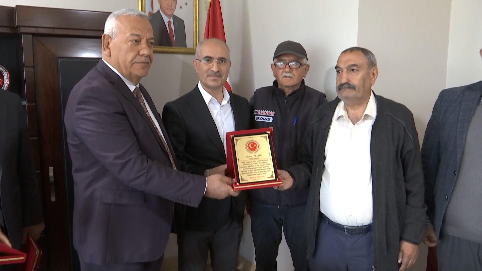 Genel Sekreter Şiş Ve Meclis Üyelerine Plaket Verildi