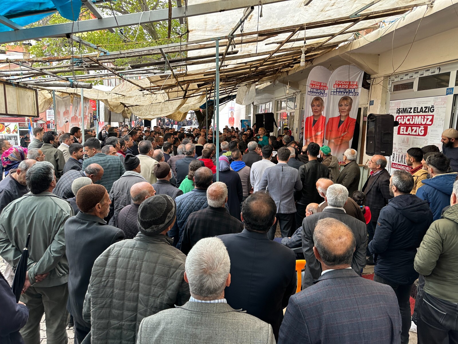 İLÇE SAKİNLERİNDEN PROF. DR. YASEMİN AÇIK’A “UMUDUMUZU SİZE BAĞLADIK”