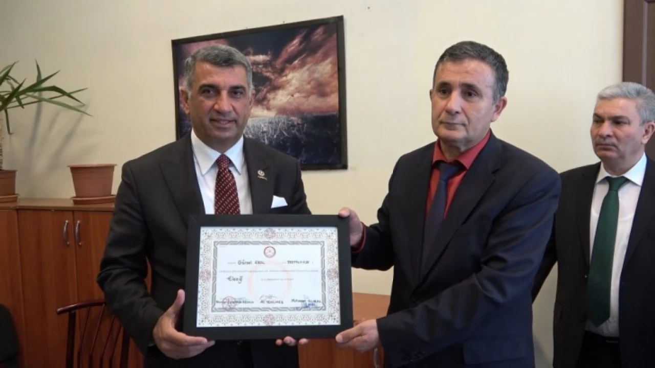 Milletvekili Gürsel Erol mazbatasını aldı   