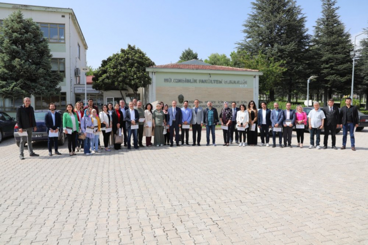 Başarılı Akademisyenler ödüllendirildi