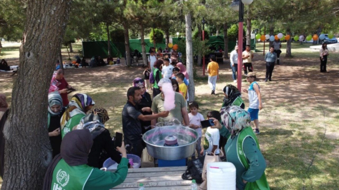 İHH’dan karne şenliği 