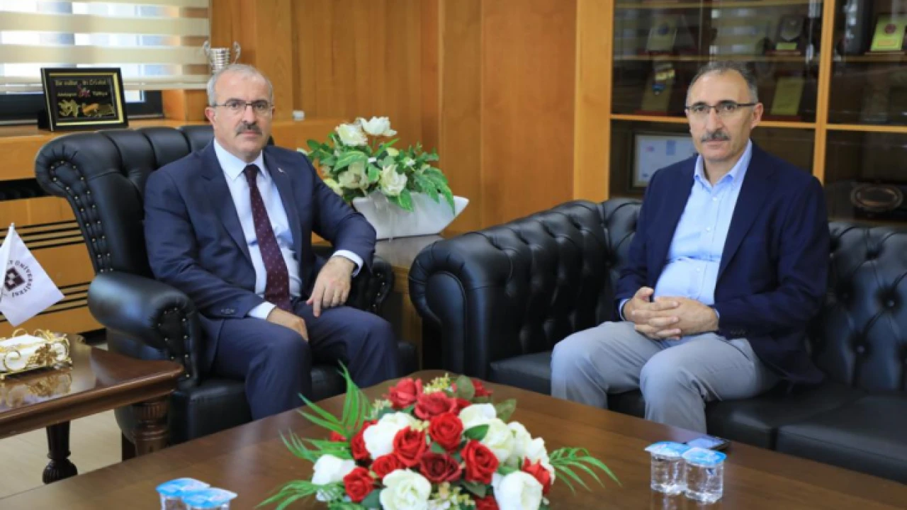 Vali Toraman’dan Rektör Prof. Dr. Göktaş’a tebrik ziyareti 