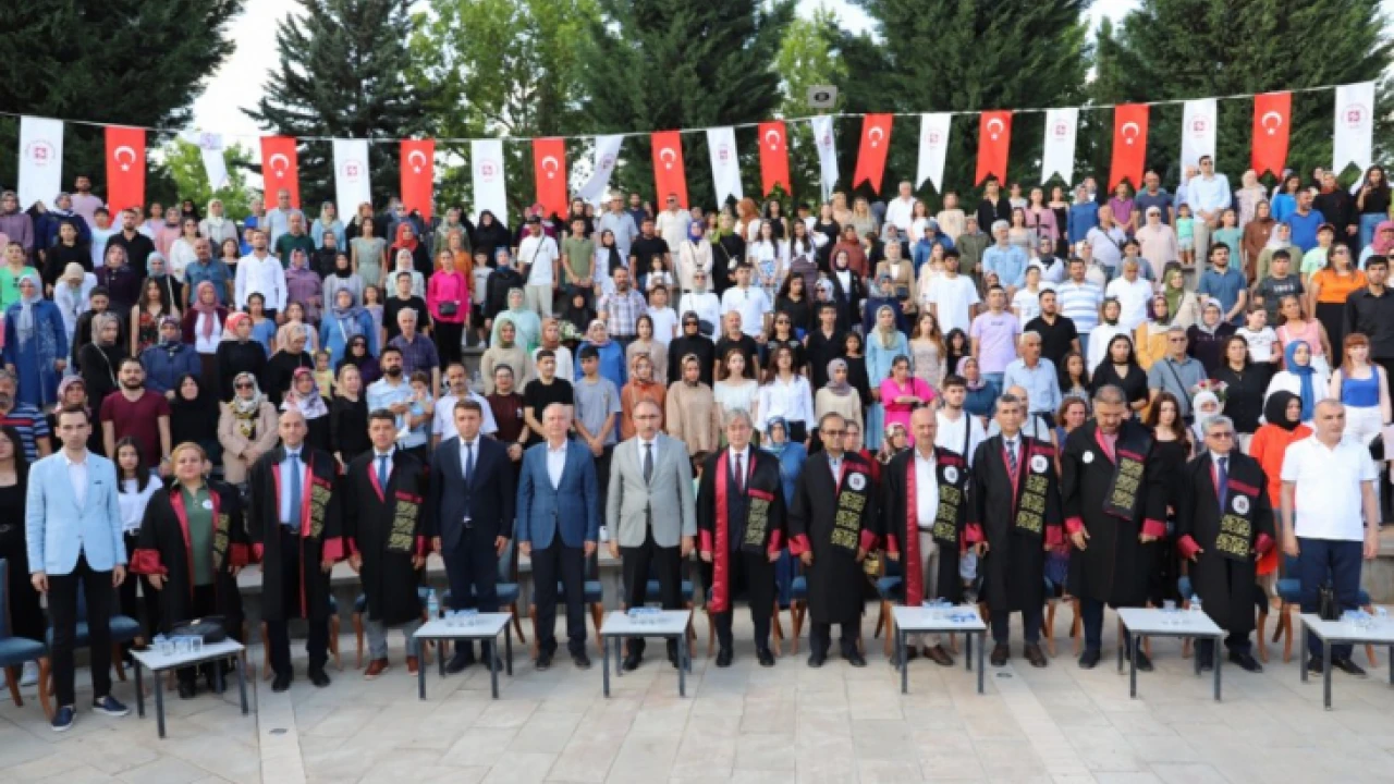 Fırat Üniversitesi’nde mezuniyet heyecanı 