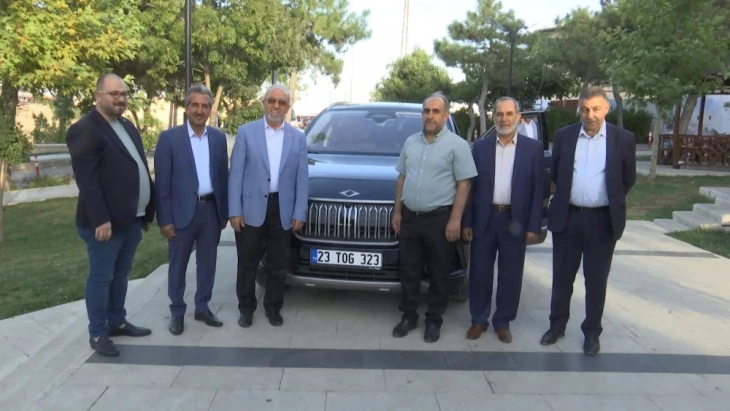 Elazığ Ticaret Borsasına yerli otomobil TOGG teslim edildi 
