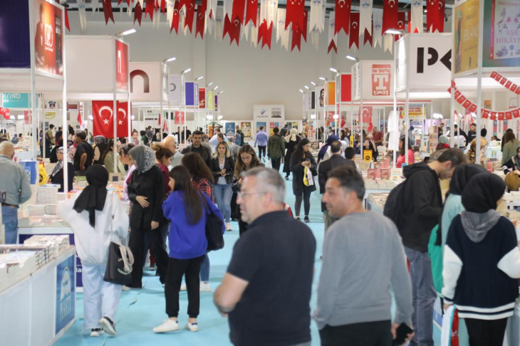 Elazığ Belediyesi Kitap Fuarı’na çevre illerden yoğun ilgi