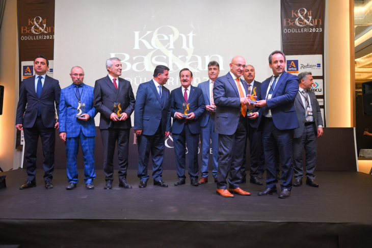 Başkan YILMAZ’a Yılın Belediye Başkanı Ödülü