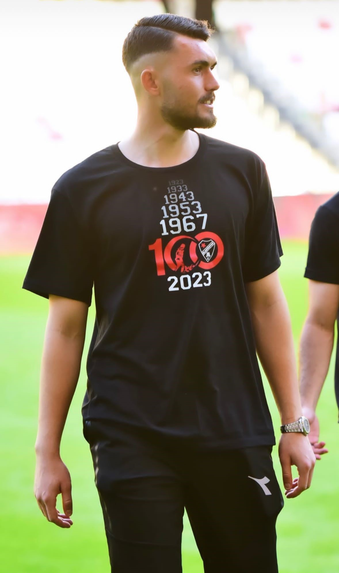 Elazığspor’un 100. Yıl Özel Tişörtlerine Yoğun İlgi