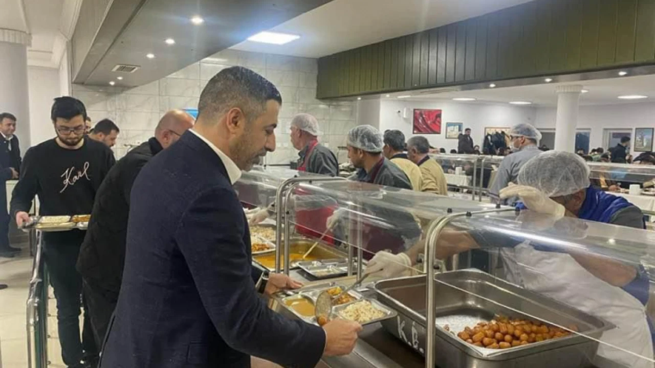 Işıkver, Öğrencilere İftar Yemeği Verdi