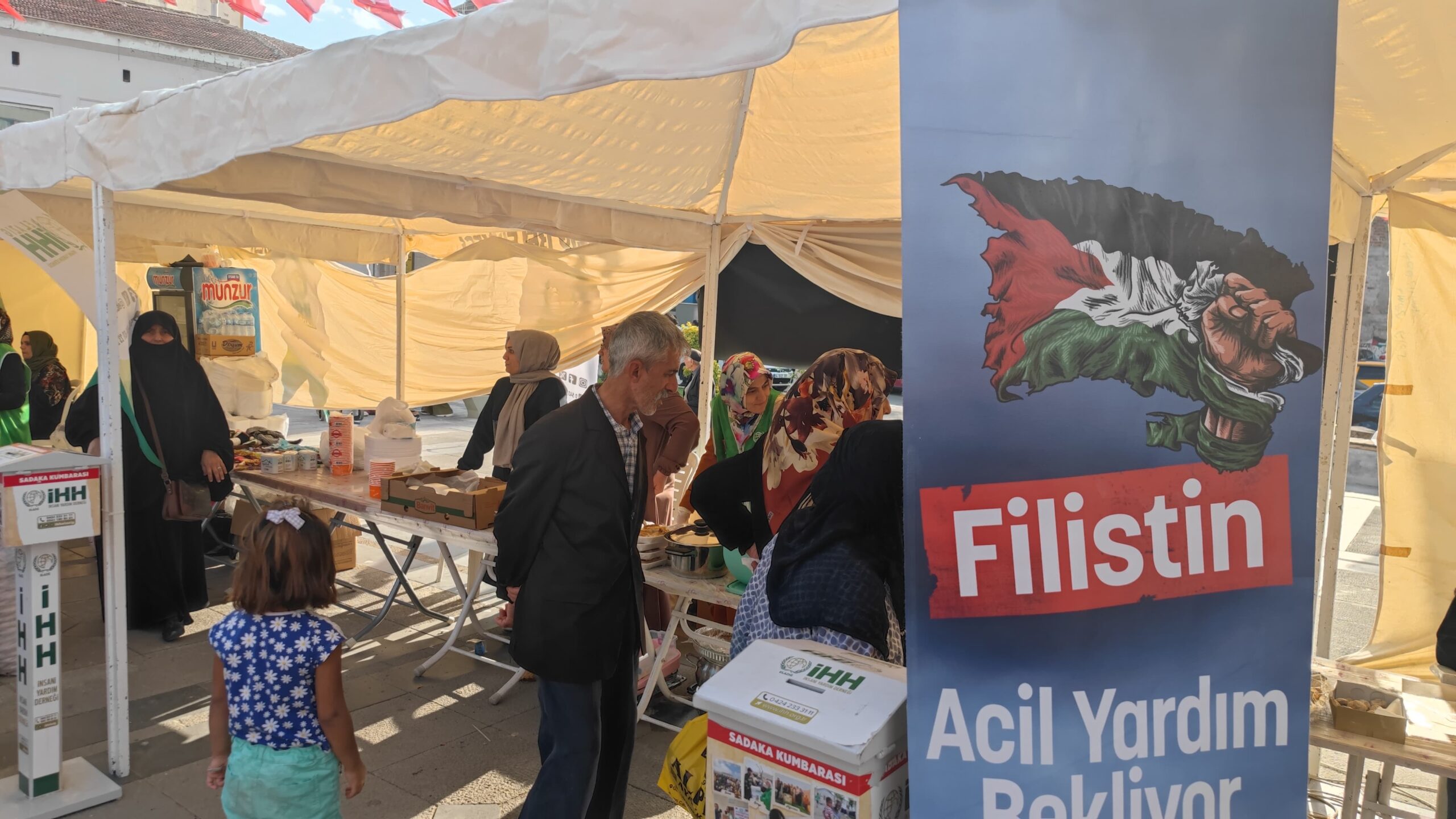 İHH’DAN SAVAŞ MAĞDURU ÜLKELER İÇİN HAYIR ÇARŞISI