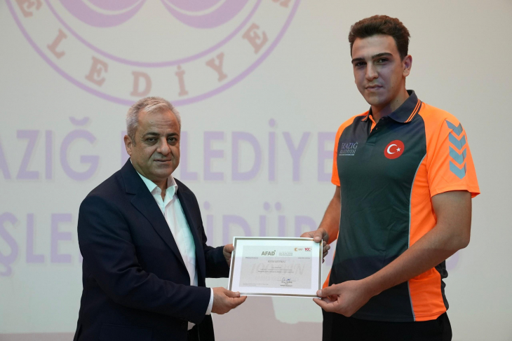 ELBAK ekipleri sertifikalarını aldı !