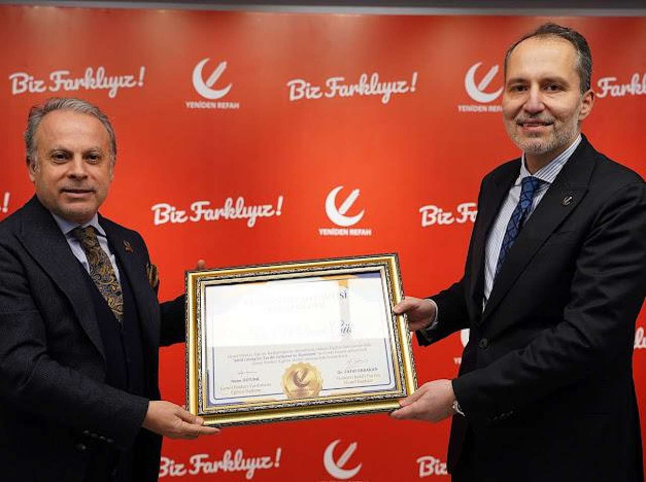 YRP GENEL BAŞKANI ERBAKAN’DAN, MKYK ÜYESİ GÜL’E BAŞARI BELGESİ