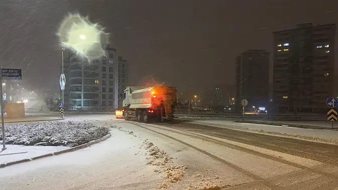 Elazığ Belediyesi’nden yoğun kar yağışına hızlı ve etkili müdahale