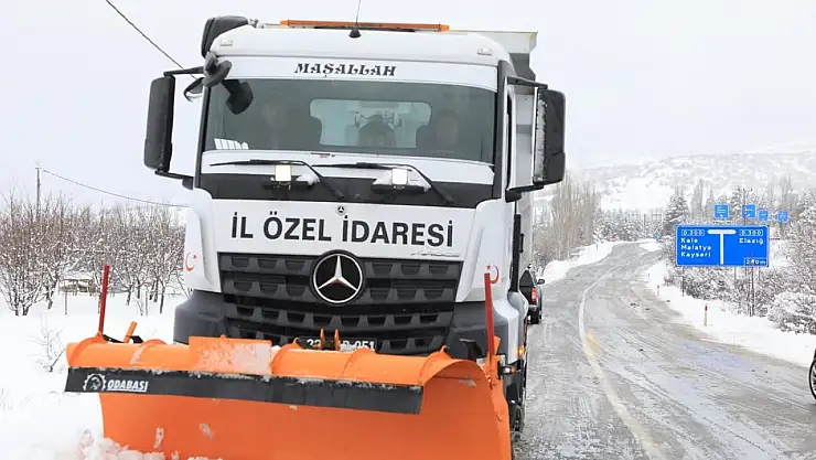 Vali Hatipoğlu, kapanan köy yolları ile ilgili yetkililerden bilgi aldı