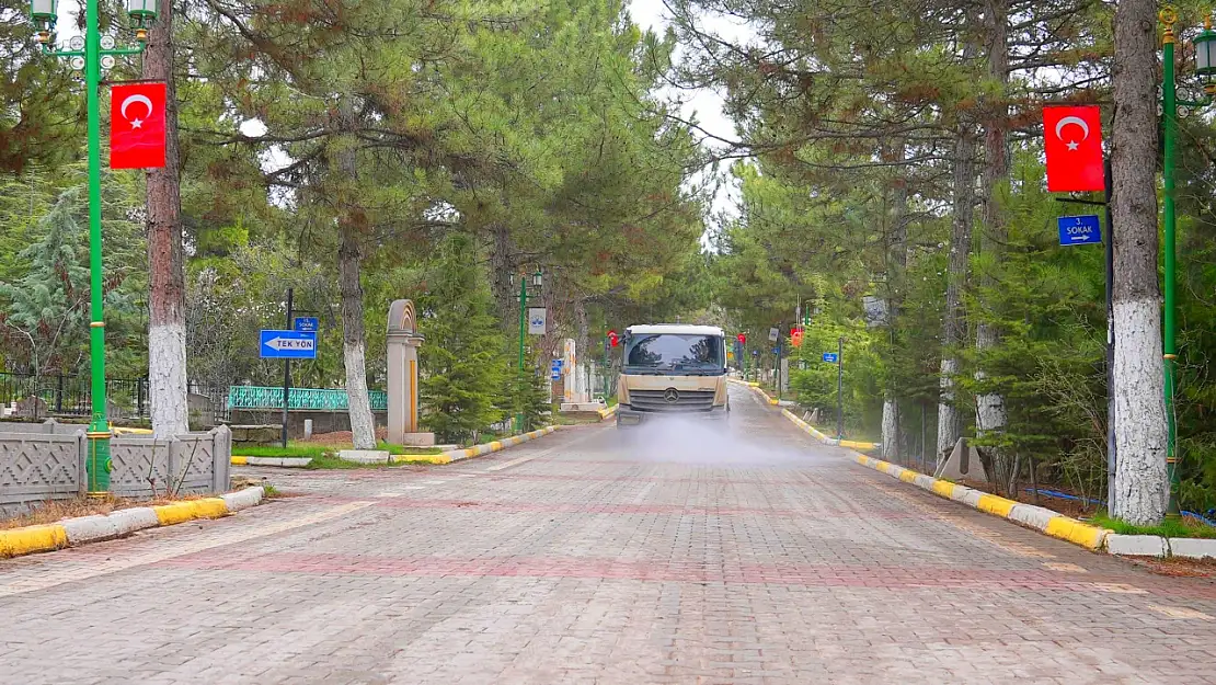 Elazığ Belediyesi’nden mezarlık alanlarında bayram hazırlığı