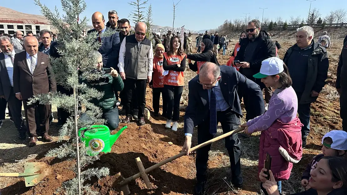 Fırat Üniversitesinde 50. yıl hatıra ormanı oluşturuldu