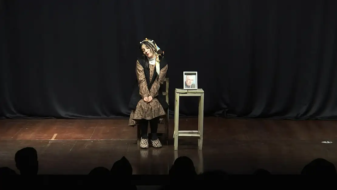 Monologlar gecesi Elazığ’da sahnelendi