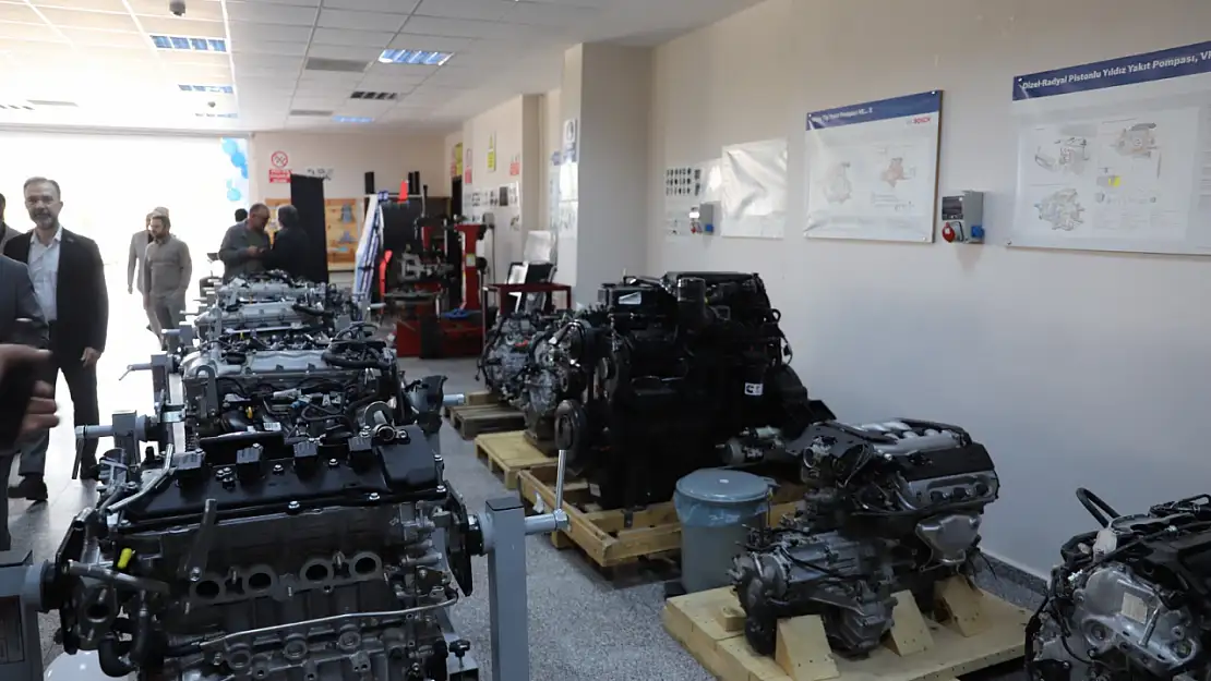 DELPHİ, FÜ’de açtığı yedek parça laboratuvarları ile eğitime destek veriyor