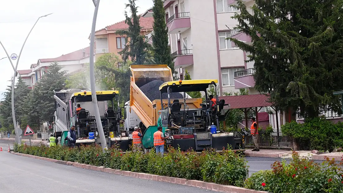 Elazığ’da asfaltlama seferberliği hız kazandı