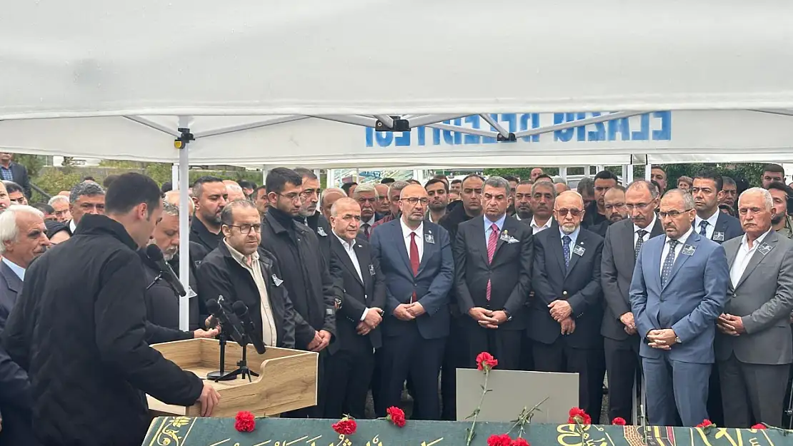 Duayen Gazeteci Arif Çakmak Son Yolculuğuna Uğurlandı