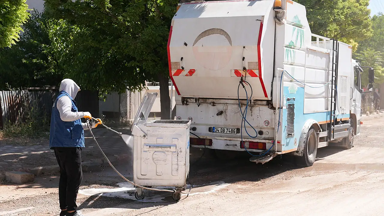 Elazığ Belediyesi’nden Aksaray Ve Hicret Mahallelerinde kapsamlı temizlik
