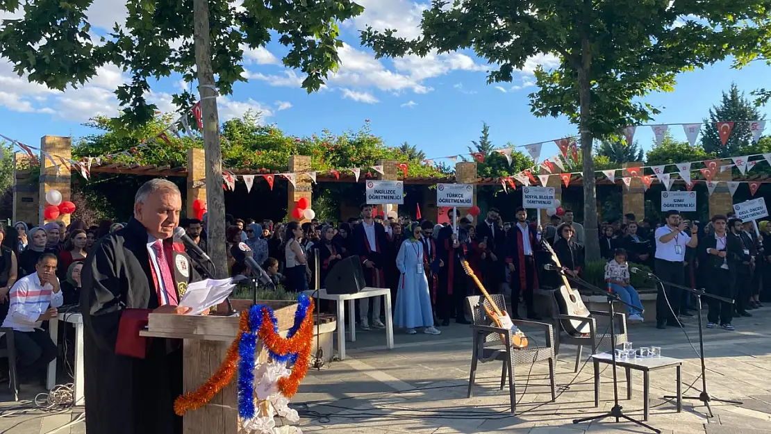 50. yılını kutlayan Fırat Üniversitesi mezunlarını uğurluyor