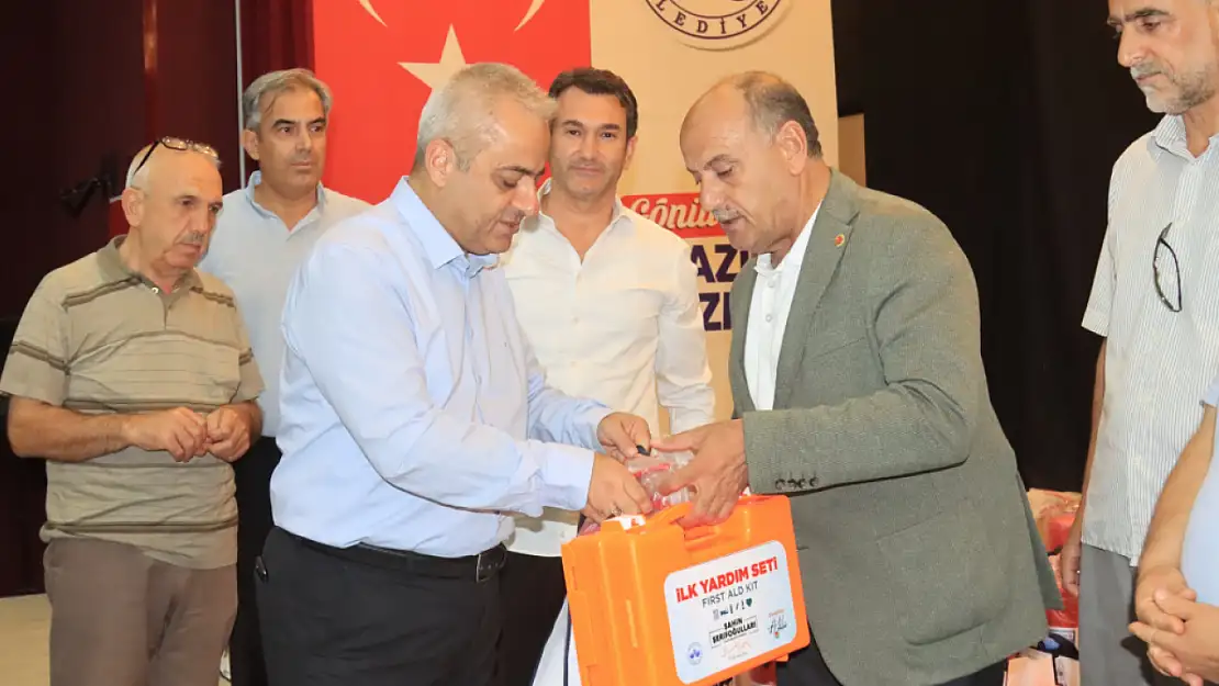 Elazığ Belediyesi’nden muhtarlara ilk yardım seti ve yangın söndürme tüpü