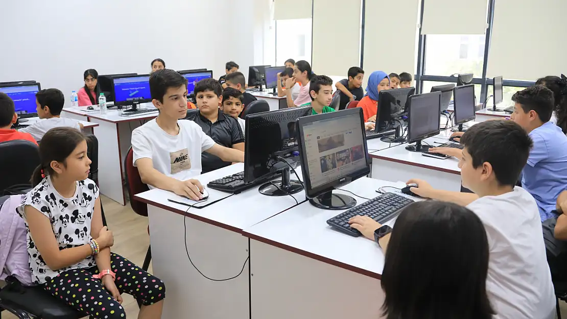 Elazığ Belediyesi’nin düzenlediği yaz kursları başladı