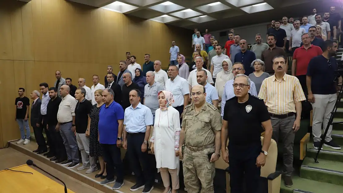 Fırat Üniversitesinde ’15 Temmuz ve Fetö İhaneti’ konulu konferans düzenlendi