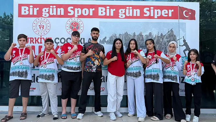 Sporcular Muay Thai şampiyonasından memleketlerine derecelerle döndü