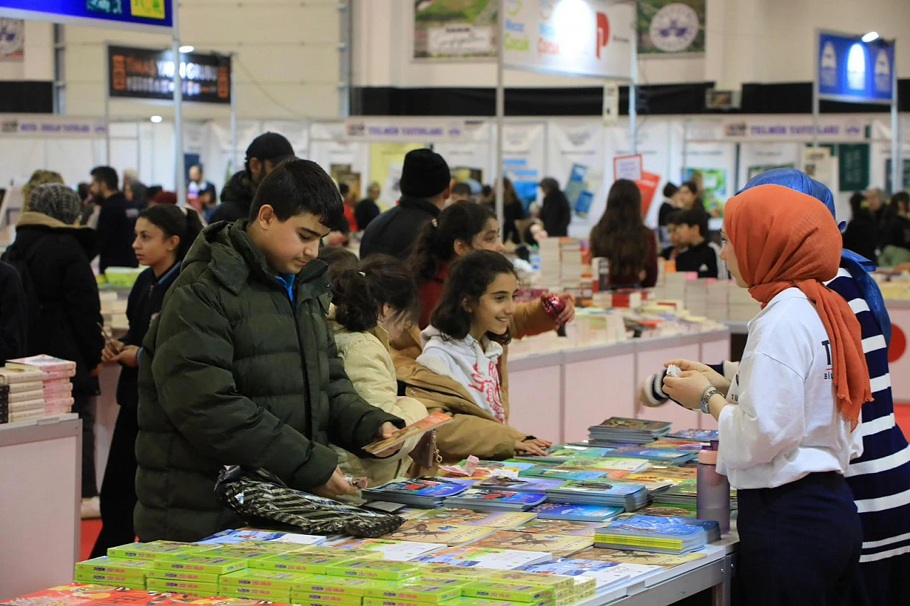 Elazığ Belediyesi 6. Kitap Fuarı sona erdi