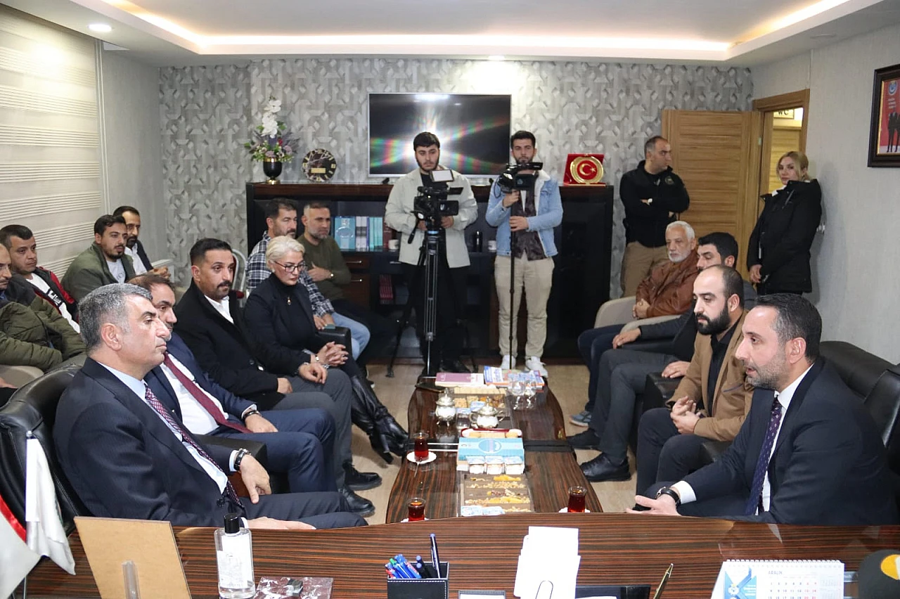 Milletvekili Erol'dan Hizmet-İş Sendikası Elazığ Şubesi'ne ziyaret