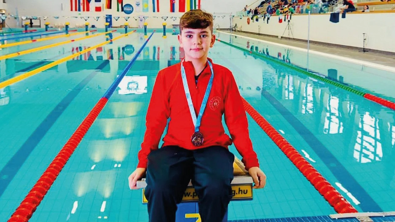 Elazığ Paletli Yüzme Yarışlarında Dünya 3.’sü Oldu