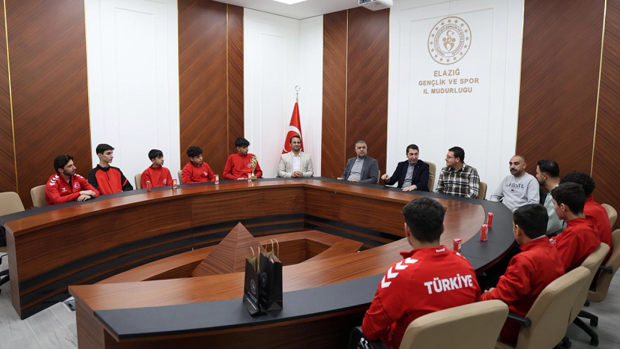 Türkiye’nin En Genç Hokey Takımı