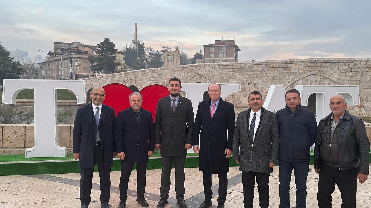 YRP GENEL BAŞKAN YARDIMCISI ÖZTÜRK İLE MKYK ÜYESİ GÜL TOKATLILARLA BİR ARAYA GELDİ