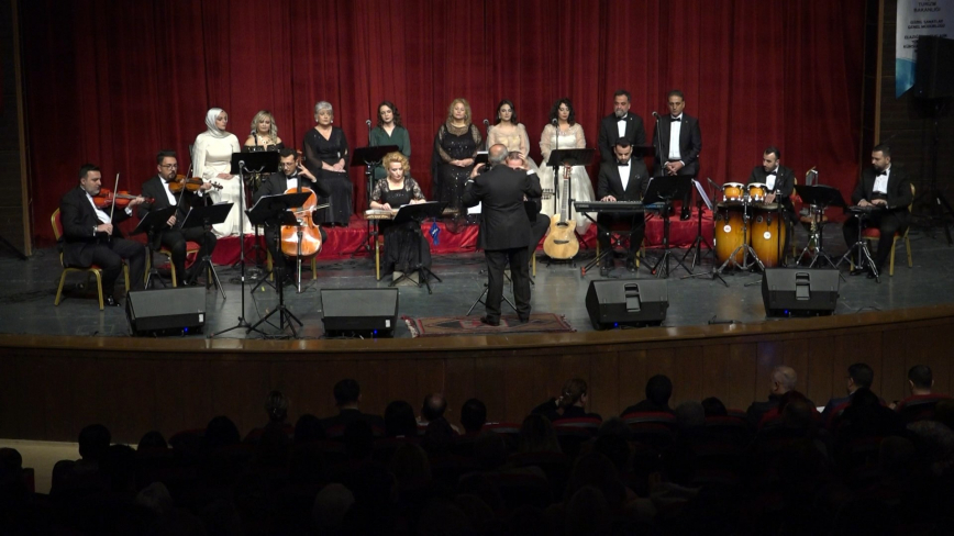 Elazığ’da Yeni Yıl Konseri Müzikseverlerden Tam Not Aldı