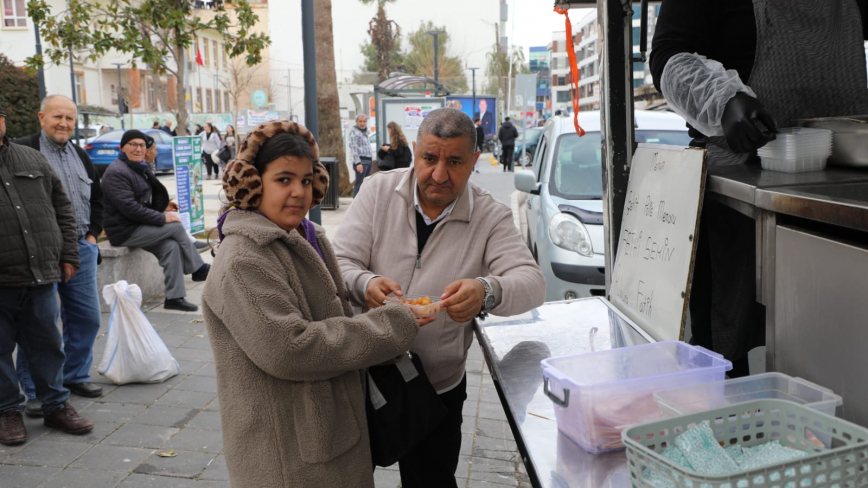 Şehit Fethi Sekin Anısına Menderes’te Lokma Dağıtıldı