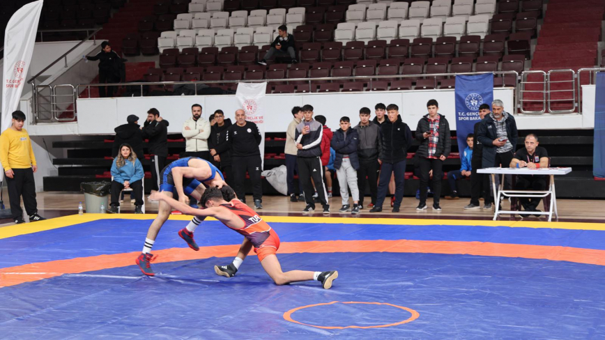 Güreşçiler Elazığ’da Mindere Çıkıyor