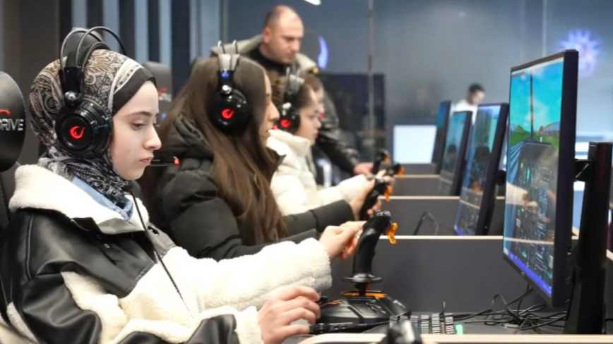 Elazığ Belediyesi E Spor Merkezi’nden uçuş simülasyonu