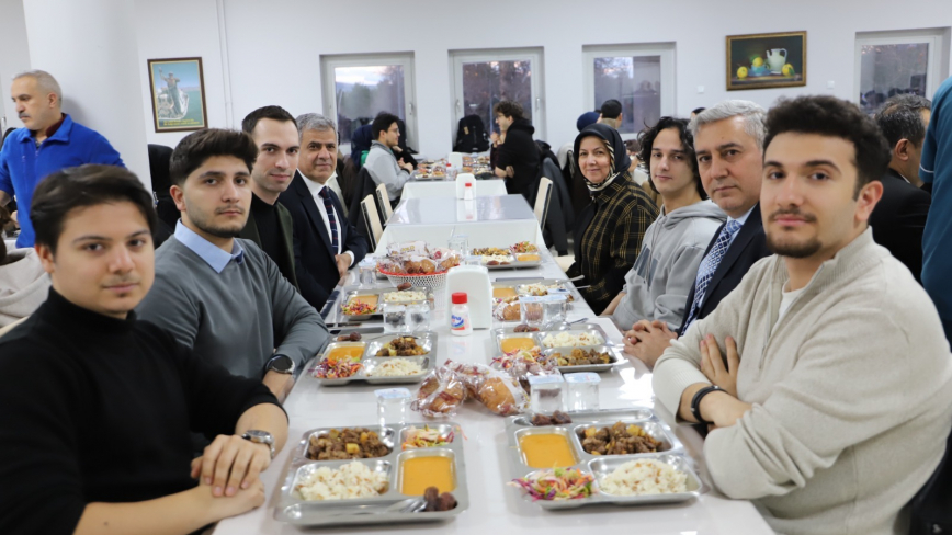 Ramazan’ın İlk İftarında 5 Bin Öğrenci bir Araya Geldi