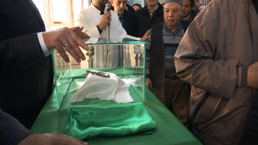 Sakal-ı Şerif İzzetpaşa Camisi’nde Ziyarete Açıldı