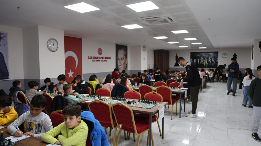 Palu’da 100 Bin Tl Ödüllü Satranç Turnuvası