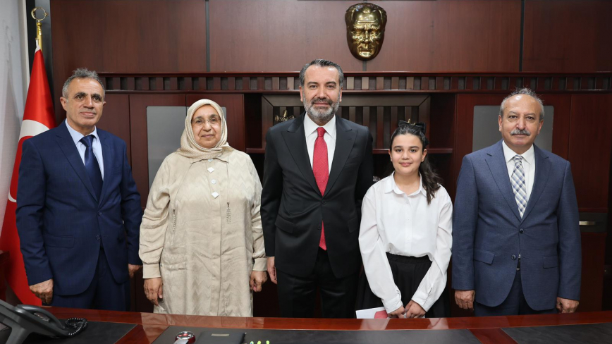 Başkan Şerifoğulları, 23 Nisan’da Koltuğunu Devretti