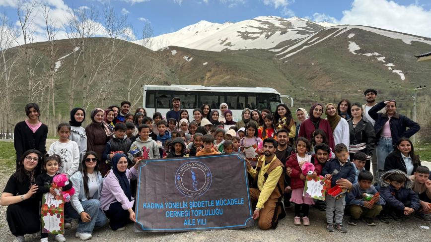 Gülnar Karagöl Van Gevaş’ta Çocuklar ve Aileler ile Buluştu