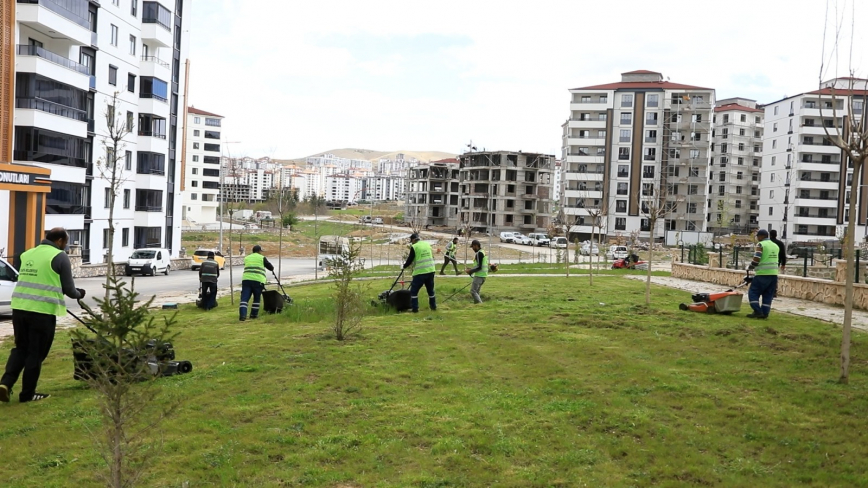 Elazığ Belediyesi Bitki Dikim Çalışmalarını Sürdürüyor