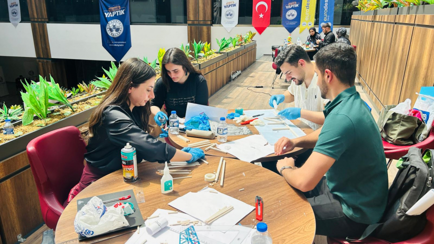 Elazığ İnşaat Fuarı’nda Öğrenciler Yarıştı
