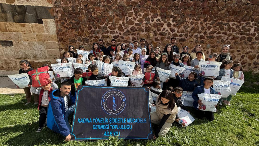 Gülnar Karagöl Sivas Kangal ‘da Çocuklar ve Aileler ile Buluştu