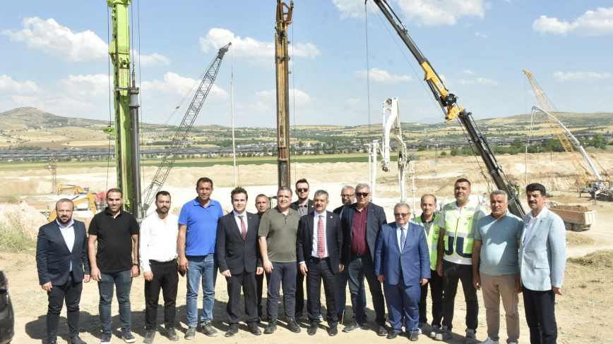 Milletvekili Keleş, Fırat Üniversitesi Hastanesi İnşaatında İncelemelerde Bulundu
