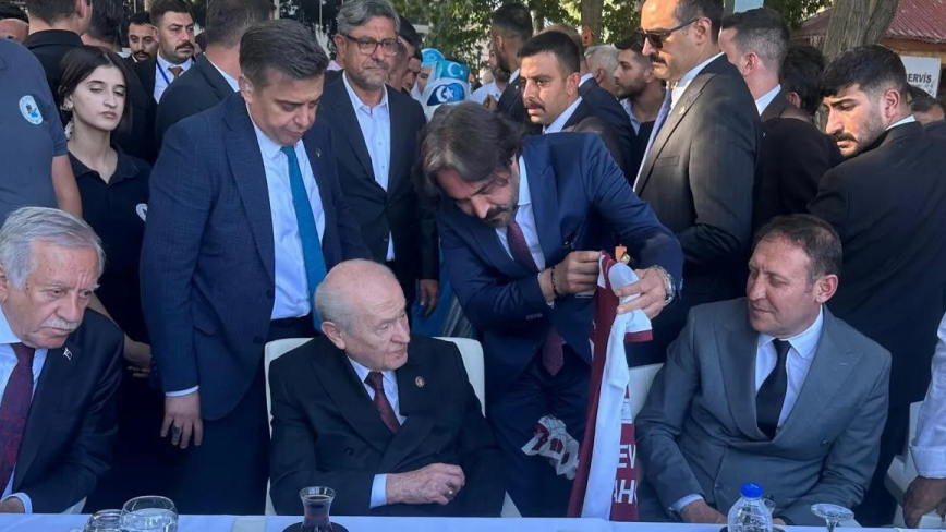 Prof. Dr. Bayram Tosun’dan Devlet Bahçeli’ye Elazığspor Forması
